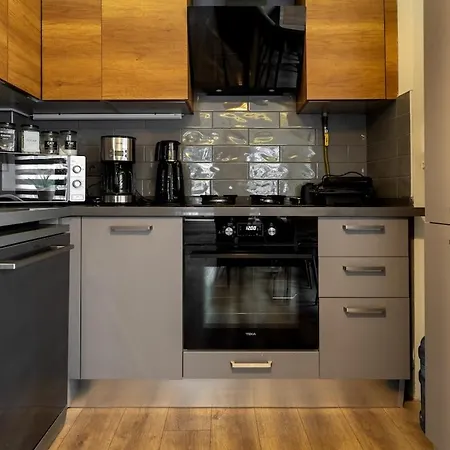 Luxury Scandinavian Design 2br Duplex Near Tomtom